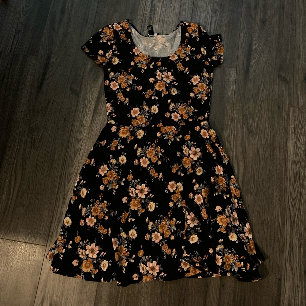 Cute forever 21 flower dress!